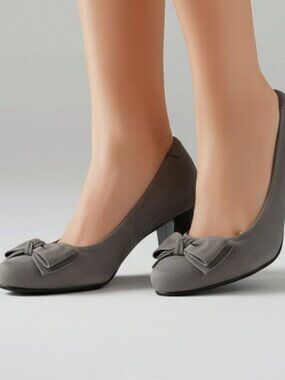 Ecco SZ 8.5 Sage Gray Suede Closed Toe Slip On Pumps Bow Accent 2.5" Heel